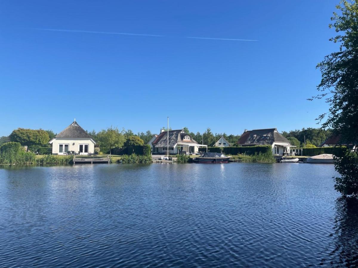 Vakantiehuis Aan Het Water In Friesland Sint Nicolaasga Exterior foto